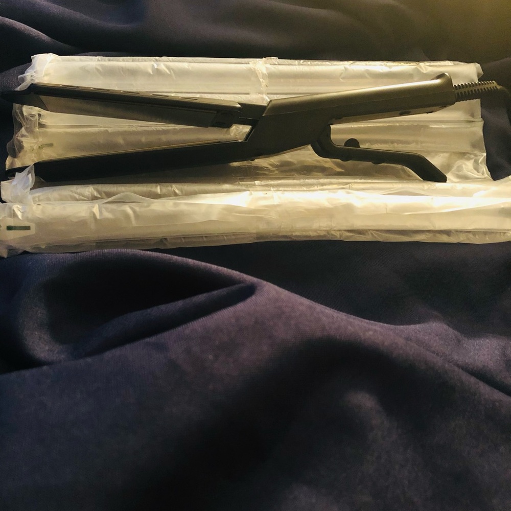 Flat irons silk press never been used.